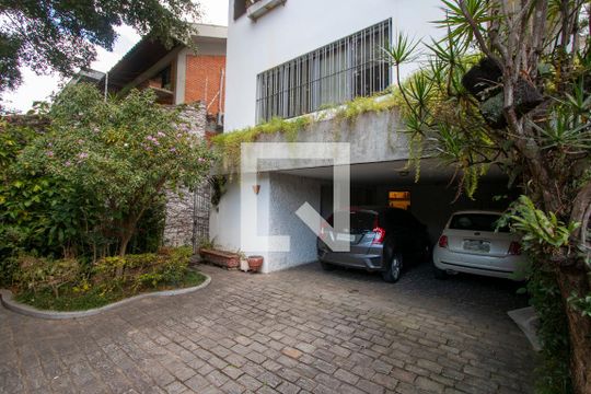 Garagem de casa à venda com 4 quartos, 261m² em Vila Madalena, São Paulo