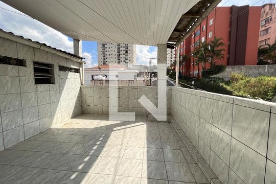 Área externa de casa para alugar com 2 quartos, 80m² em Vila do Encontro, São Paulo