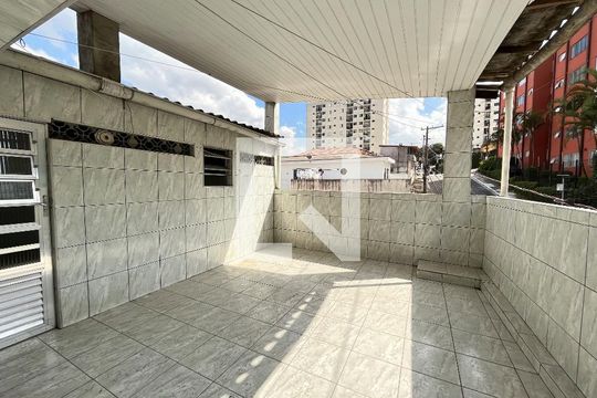 Área externa de casa para alugar com 2 quartos, 80m² em Vila do Encontro, São Paulo