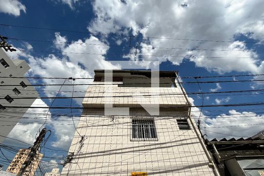 Fachada de casa para alugar com 2 quartos, 80m² em Vila do Encontro, São Paulo