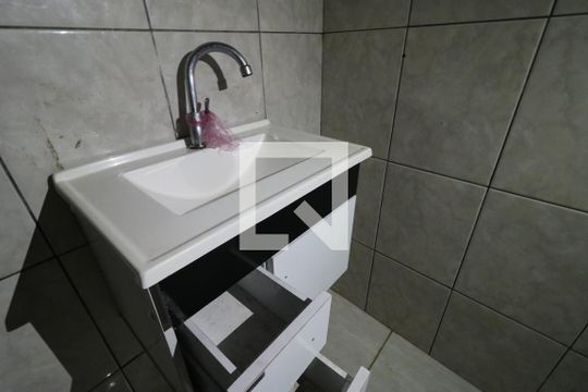 Banheiro de casa para alugar com 3 quartos, 68m² em Vila do Encontro, São Paulo