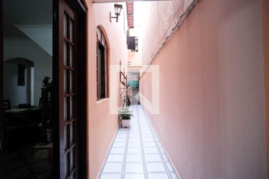 Corredor de casa à venda com 4 quartos, 200m² em Jardim Penha, São Paulo