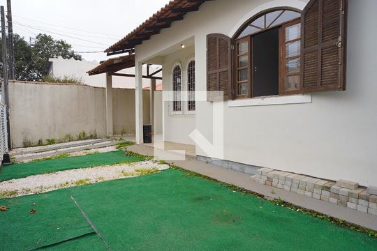 Pátio frente de casa para alugar com 3 quartos, 130m² em Campeche, Florianópolis