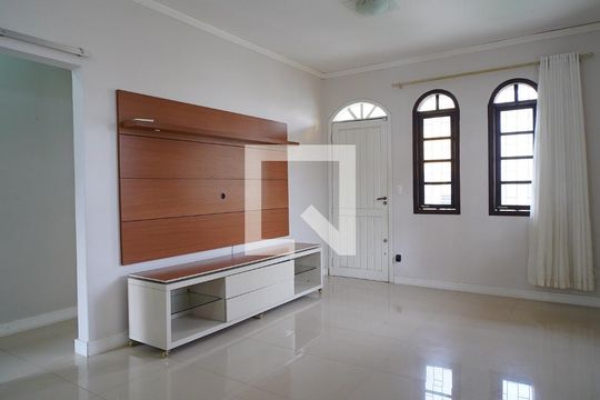 Sala de casa para alugar com 3 quartos, 130m² em Campeche, Florianópolis