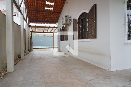 Garagem de casa para alugar com 3 quartos, 130m² em Campeche, Florianópolis