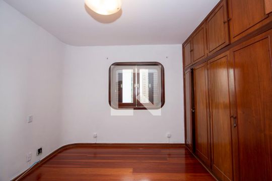 Quarto Suíte 2 de apartamento à venda com 3 quartos, 140m² em Alto de Pinheiros, São Paulo