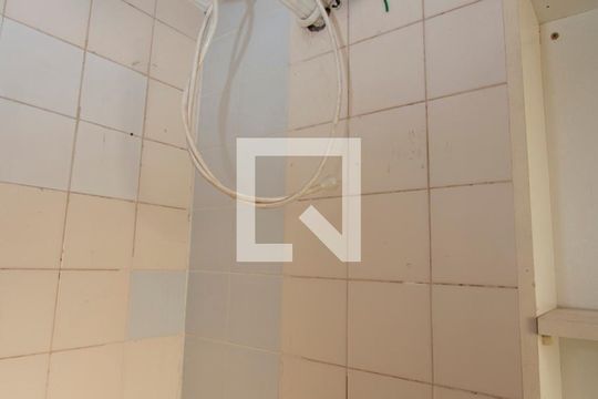 Banheiro de Serviço de apartamento à venda com 3 quartos, 140m² em Alto de Pinheiros, São Paulo