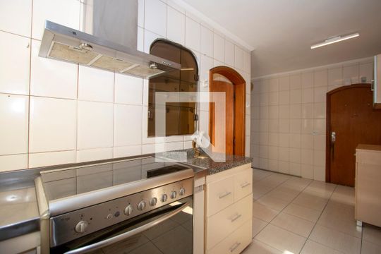 Cozinha de apartamento à venda com 3 quartos, 140m² em Alto de Pinheiros, São Paulo