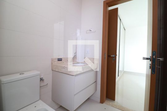 Banheiro da Suíte 1 de apartamento para alugar com 3 quartos, 137m² em Jardim Karaíba, Uberlândia