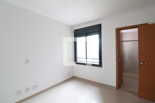 Suíte 1 de apartamento para alugar com 3 quartos, 137m² em Jardim Karaíba, Uberlândia