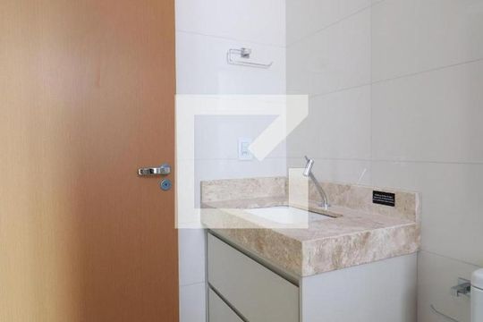 Banheiro da Suíte 2 de apartamento para alugar com 3 quartos, 137m² em Jardim Karaíba, Uberlândia