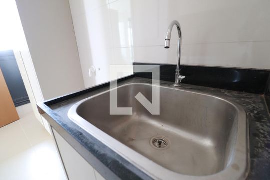 Área de Serviço de apartamento para alugar com 3 quartos, 137m² em Jardim Karaíba, Uberlândia