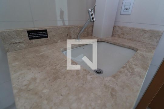 Banheiro da Suíte 1 de apartamento para alugar com 3 quartos, 137m² em Jardim Karaíba, Uberlândia