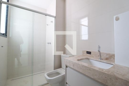 Banheiro da Suíte 1 de apartamento para alugar com 3 quartos, 137m² em Jardim Karaíba, Uberlândia