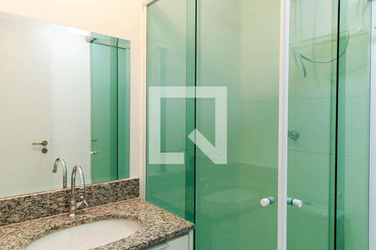 Banheiro de apartamento para alugar com 2 quartos, 38m² em Quarta Parada, São Paulo