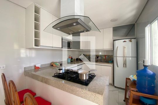 Cozinha de casa para alugar com 2 quartos, 100m² em Vila Buenos Aires, São Paulo