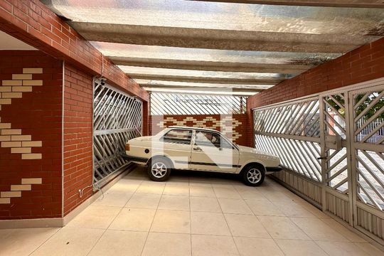 Garagem de casa à venda com 2 quartos, 250m² em Cidade Monções, São Paulo