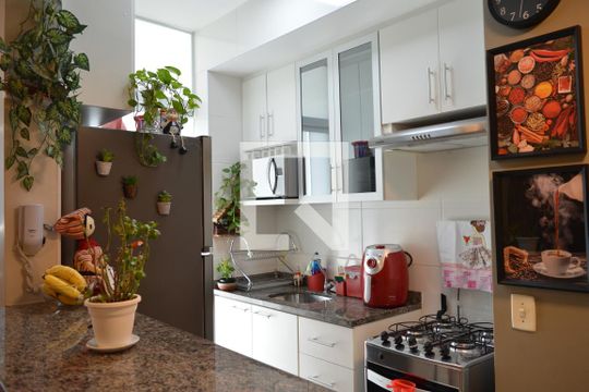 Cozinha de apartamento à venda com 2 quartos, 63m² em Alvorada, Contagem