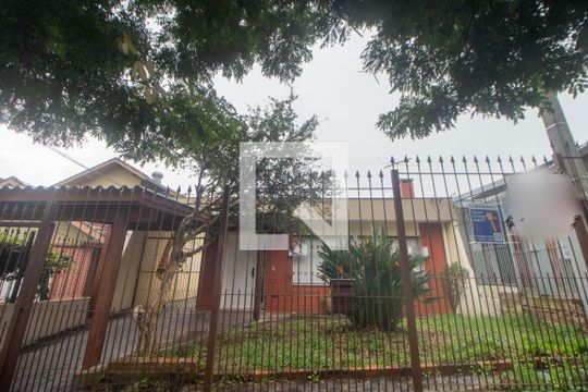Fachada de casa à venda com 7 quartos, 260m² em Vl Ipiranga, Porto Alegre