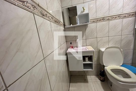 Banheiro de casa para alugar com 3 quartos, 200m² em Rio Branco, Canoas