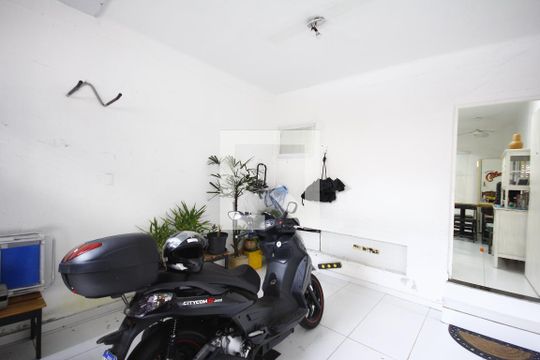 Garagem de casa para alugar com 3 quartos, 144m² em Vila Clementino, São Paulo