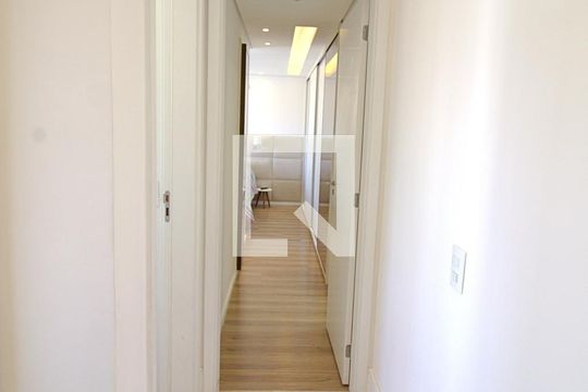 Corredor de apartamento para alugar com 2 quartos, 92m² em Jardim Vazani, São Paulo
