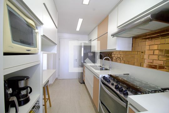 Cozinha de apartamento para alugar com 2 quartos, 92m² em Jardim Vazani, São Paulo