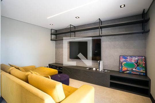 Sala 1 de apartamento à venda com 1 quarto, 180m² em Vila Suzana, São Paulo