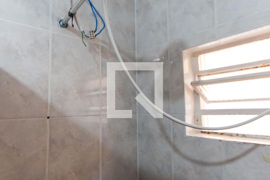 Banheiro de apartamento para alugar com 1 quarto, 27m² em Vila Leonor, São Paulo