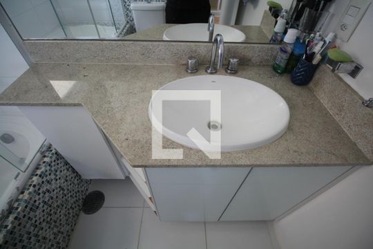 Banheiro da Suíte 1 de apartamento à venda com 4 quartos, 208m² em Vila Firmiano Pinto, São Paulo
