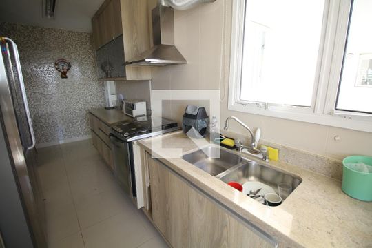Cozinha de apartamento à venda com 4 quartos, 208m² em Vila Firmiano Pinto, São Paulo