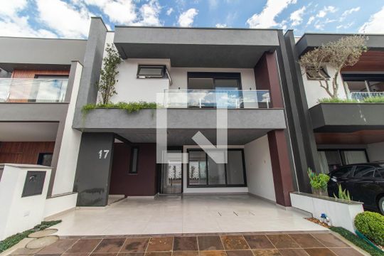 Fachada de casa de condomínio à venda com 3 quartos, 200m² em Ipanema, Porto Alegre