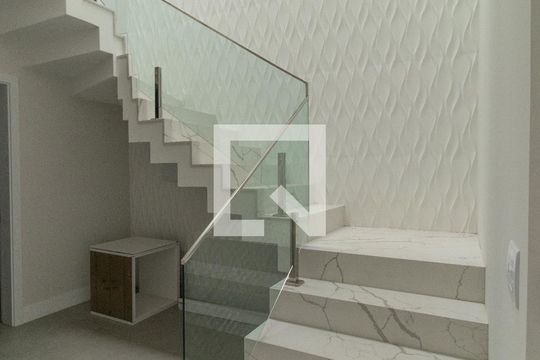 Escada de casa de condomínio à venda com 3 quartos, 200m² em Ipanema, Porto Alegre