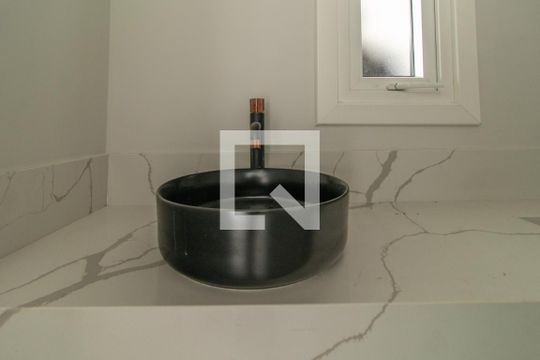 Lavabo de casa de condomínio à venda com 3 quartos, 200m² em Ipanema, Porto Alegre