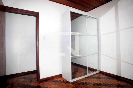 Quarto 2 de casa à venda com 3 quartos, 100m² em Rio Branco, Porto Alegre