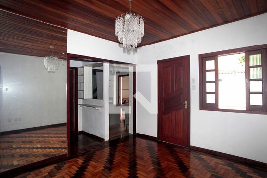 Sala de casa à venda com 3 quartos, 100m² em Rio Branco, Porto Alegre