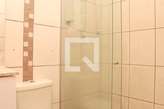 Banheiro de casa à venda com 3 quartos, 100m² em Rio Branco, Porto Alegre