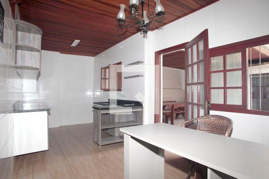 Cozinha de casa à venda com 3 quartos, 100m² em Rio Branco, Porto Alegre