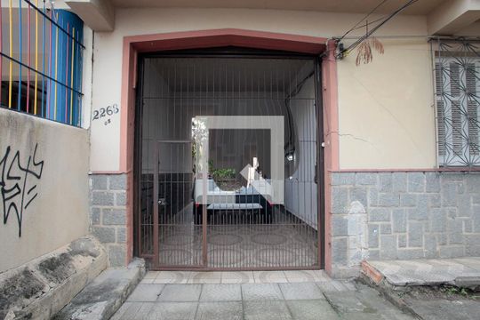 Fachada de casa à venda com 3 quartos, 100m² em Rio Branco, Porto Alegre
