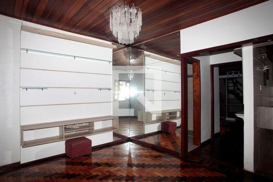 Sala de casa à venda com 3 quartos, 100m² em Rio Branco, Porto Alegre