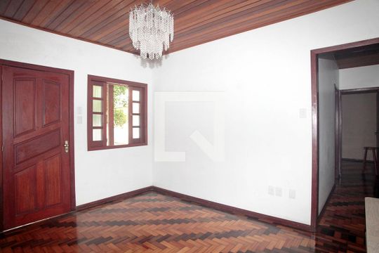 Sala de casa à venda com 3 quartos, 100m² em Rio Branco, Porto Alegre