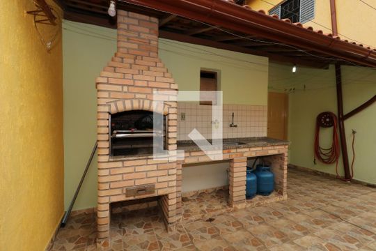 Quintal de casa à venda com 3 quartos, 195m² em Parque Marajoara, Santo André