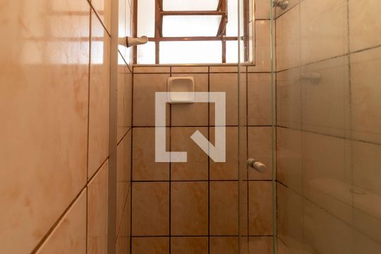 Banheiro de apartamento para alugar com 2 quartos, 47m² em Jardim Vista Alegre, Embu das Artes