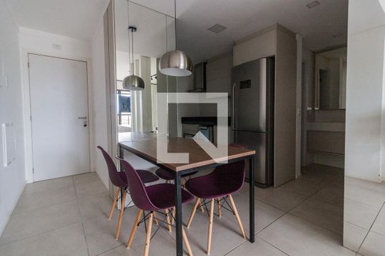 Cozinha de apartamento para alugar com 1 quarto, 42m² em Coqueiros, Florianópolis