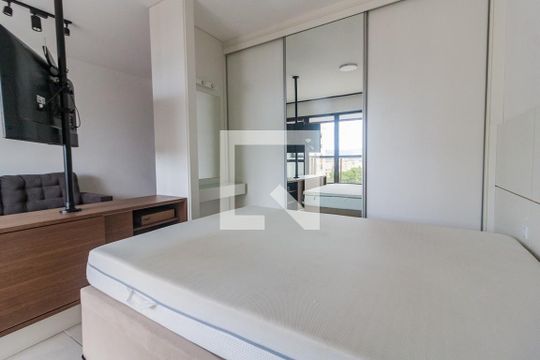 Quarto de apartamento para alugar com 1 quarto, 42m² em Coqueiros, Florianópolis