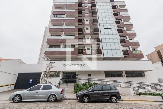 Fachada de apartamento para alugar com 1 quarto, 42m² em Coqueiros, Florianópolis