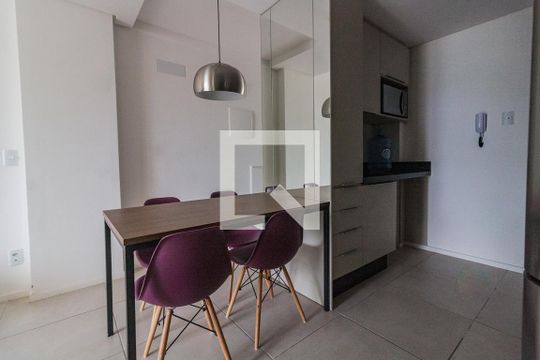Cozinha de apartamento para alugar com 1 quarto, 42m² em Coqueiros, Florianópolis