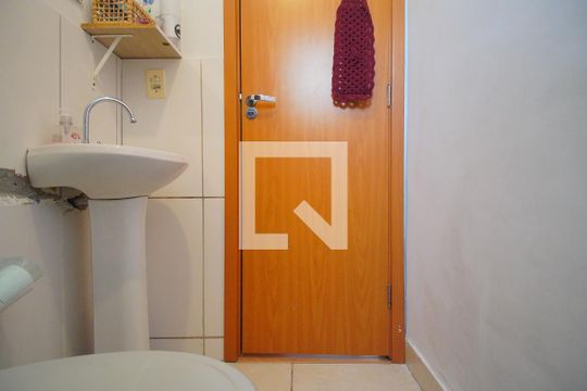 Banheiro de apartamento à venda com 2 quartos, 45m² em Operário, Novo Hamburgo