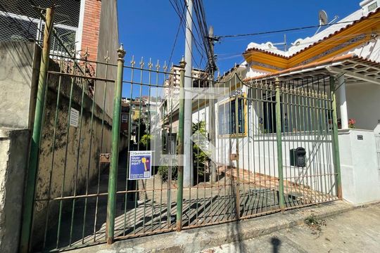 Fachada de casa à venda com 2 quartos, 68m² em Tijuca, Rio de Janeiro