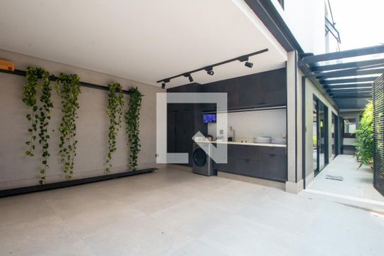 Garagem de casa à venda com 2 quartos, 200m² em Cidade Monções, São Paulo